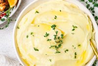 Velvety Roasted Garlic Mash