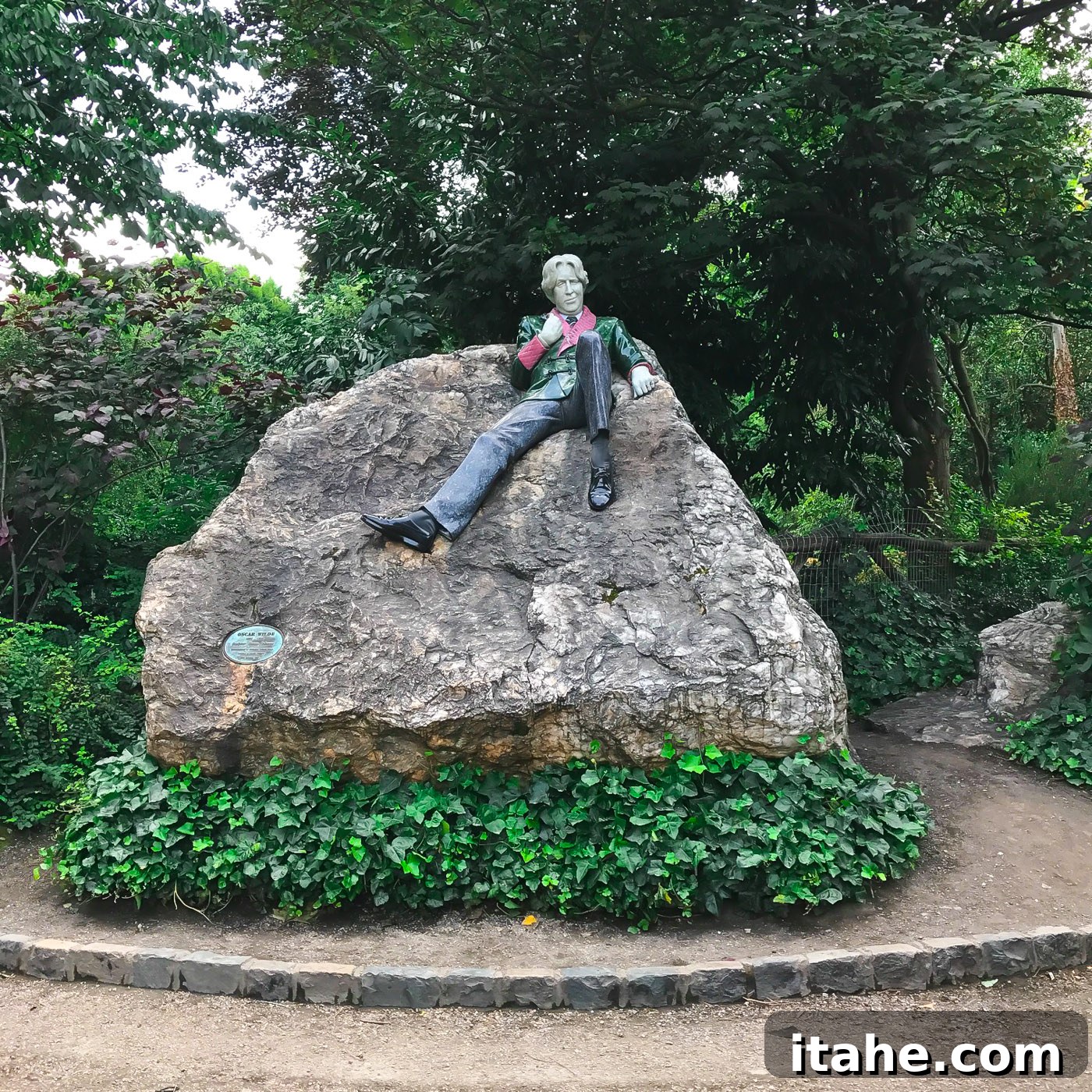 The lifelike statue of Oscar Wilde in the Oscar Wilde Memorial Park, Dublin